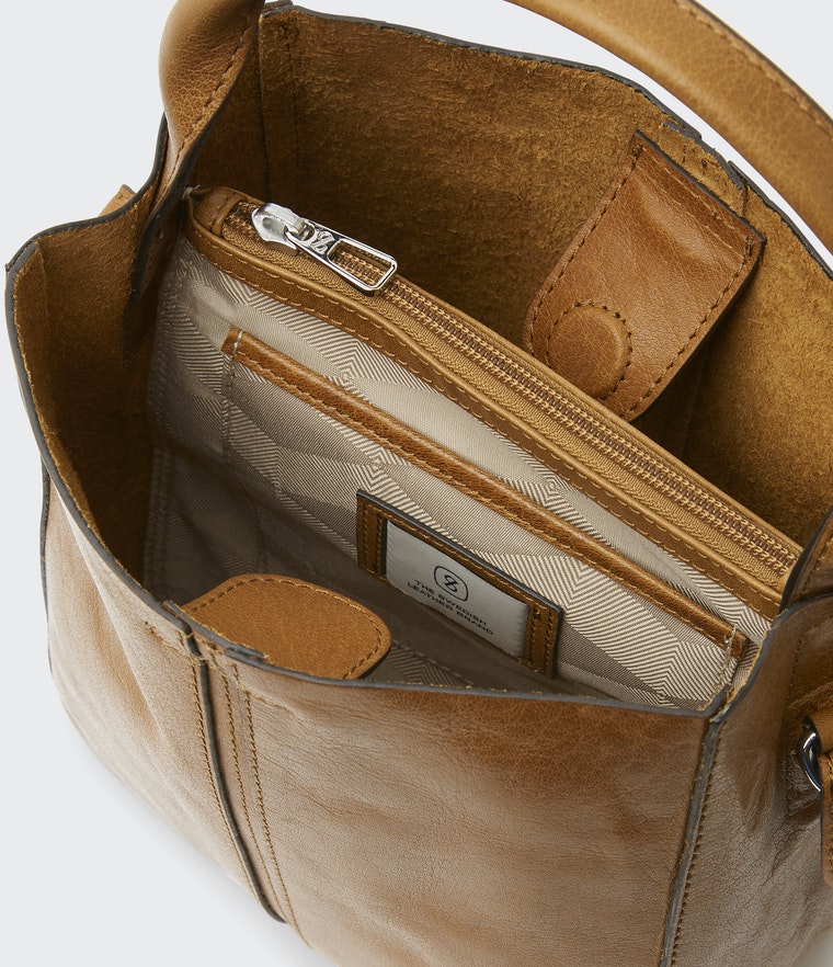 5269_a7da5d0c3a-114830456_03-original