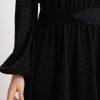 dry lake klänning gorgeous dress svart metalliskt tyg