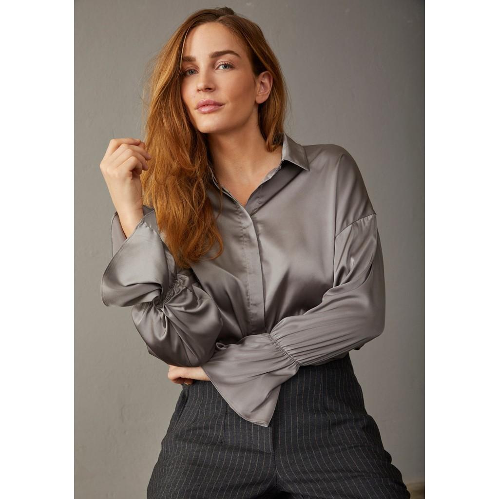 isay steff flounce shirt blus satin blank 57488