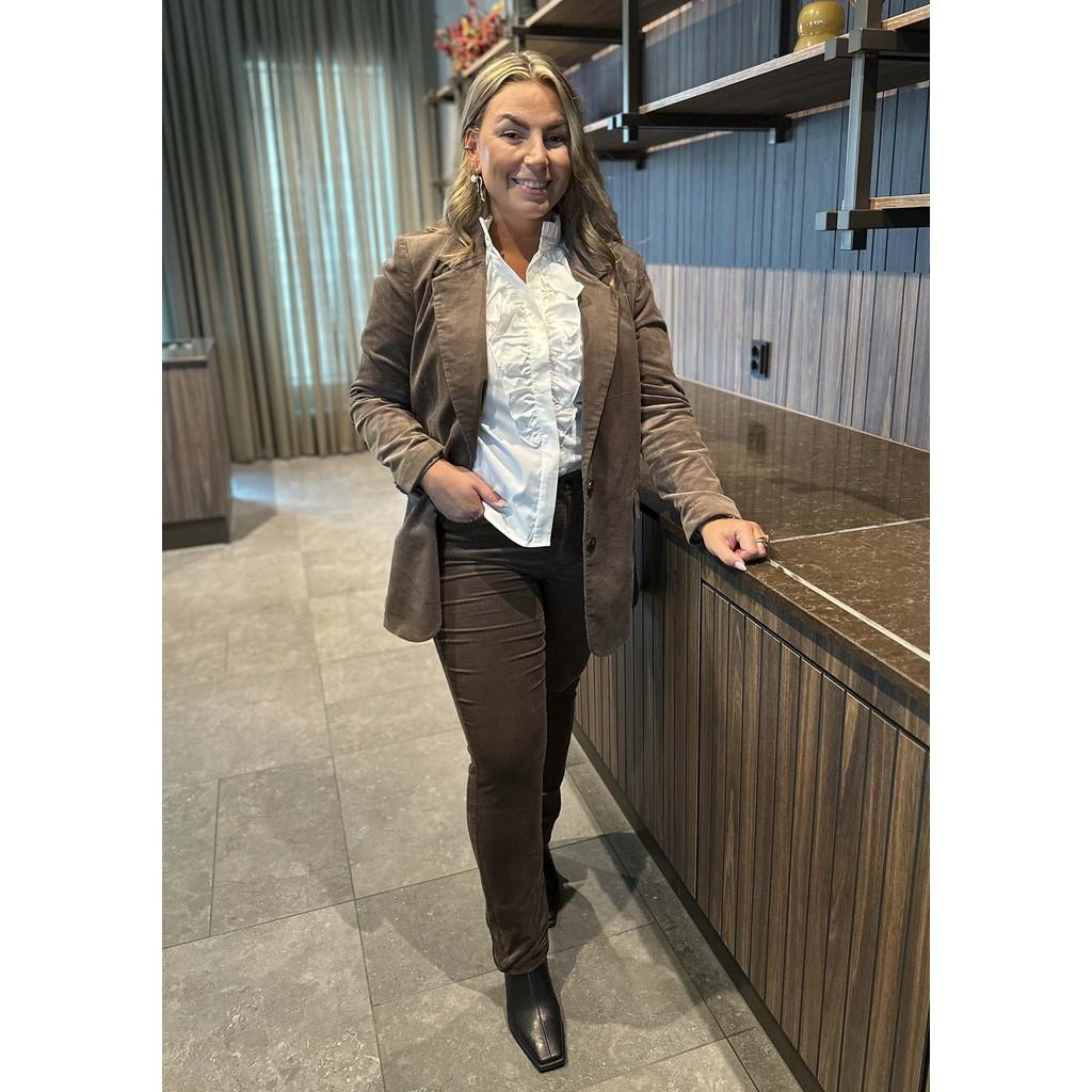 57079 Sigga Flounce Shirt - 57283 Barbel Pant - 57282 Barbel Blazer isay sigga blounce shirt volang bomull 57079