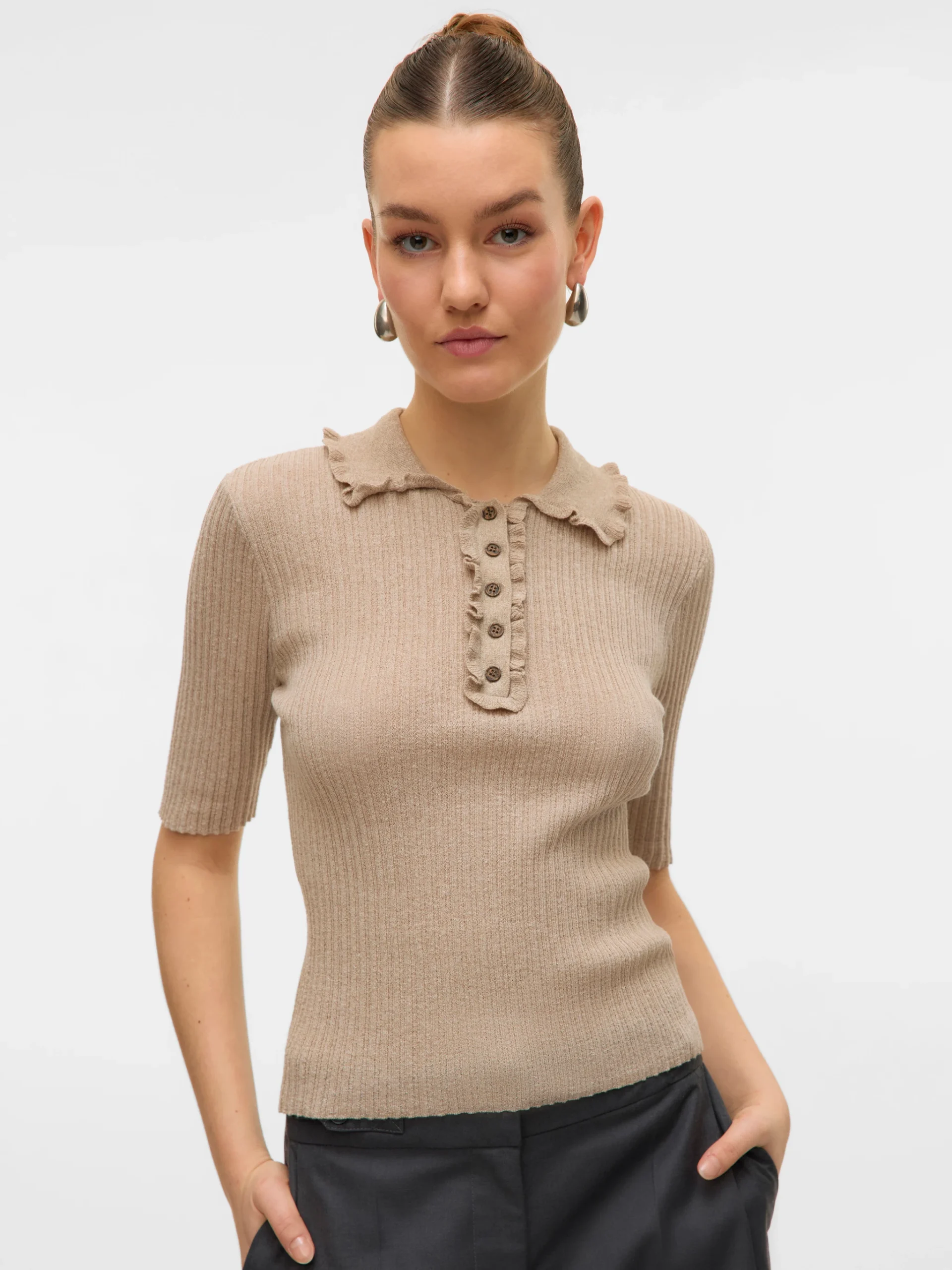 veromoda-awshirlisso-neckpoloknit-brun (2) vero moda shirli tenniströja stickad krage knappar 10329644