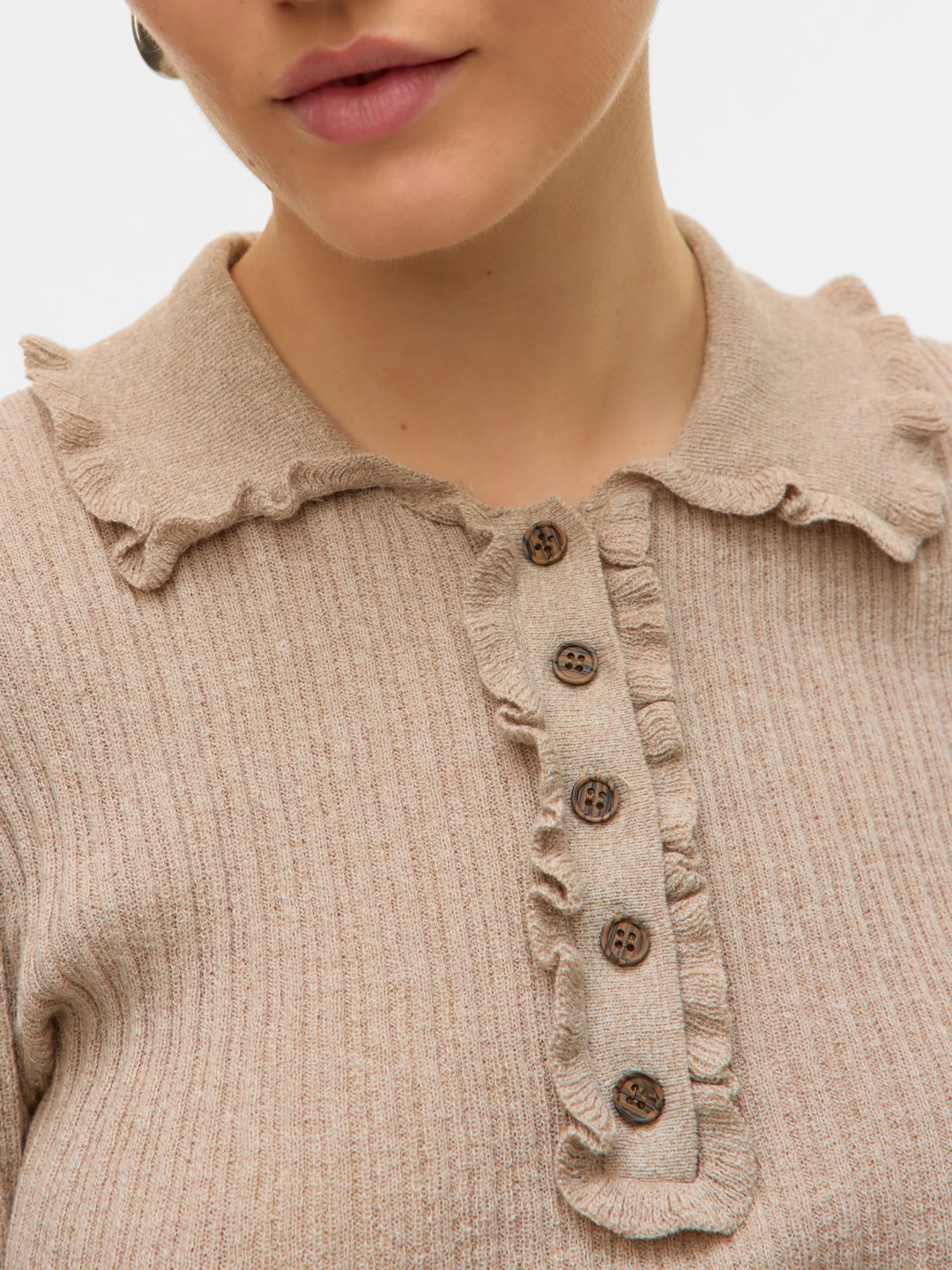 veromoda-awshirlisso-neckpoloknit-brun (3) vero moda shirli tenniströja stickad krage knappar 10329644