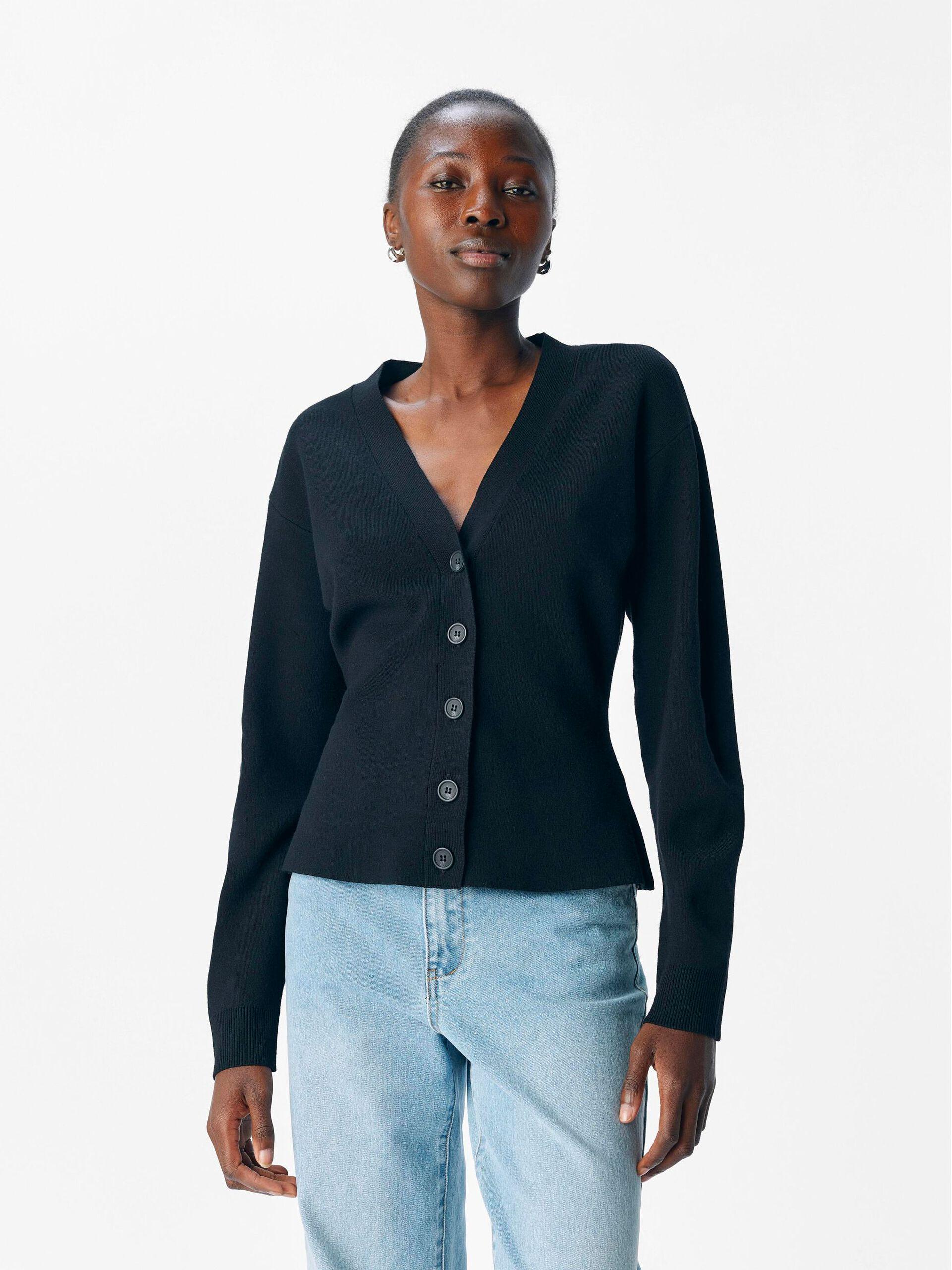 23046908_Black_003 object reynard kofta stickad viskos v-neck 23046908