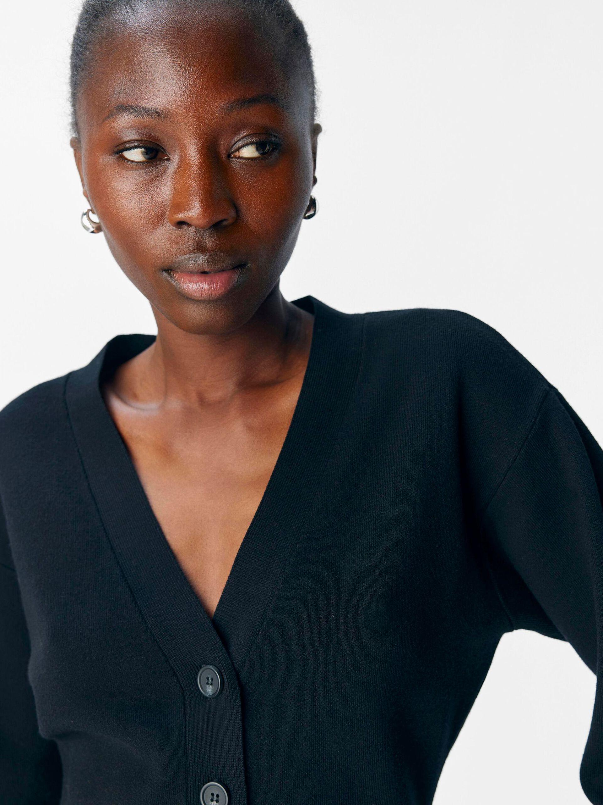 23046908_Black_006 object reynard kofta stickad viskos v-neck 23046908