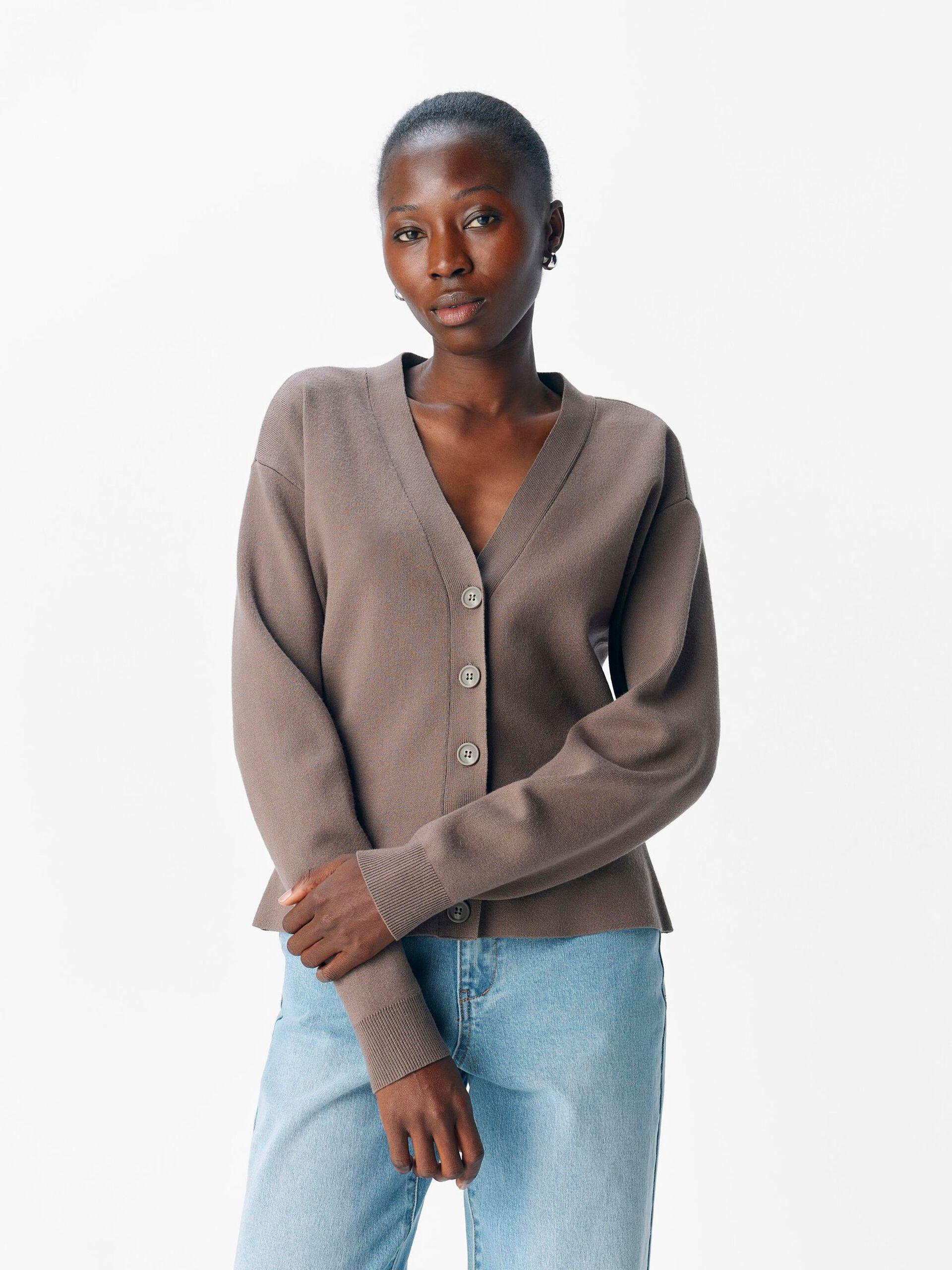 23046908_Morel_003 object reynard kofta stickad viskos v-neck 23046908