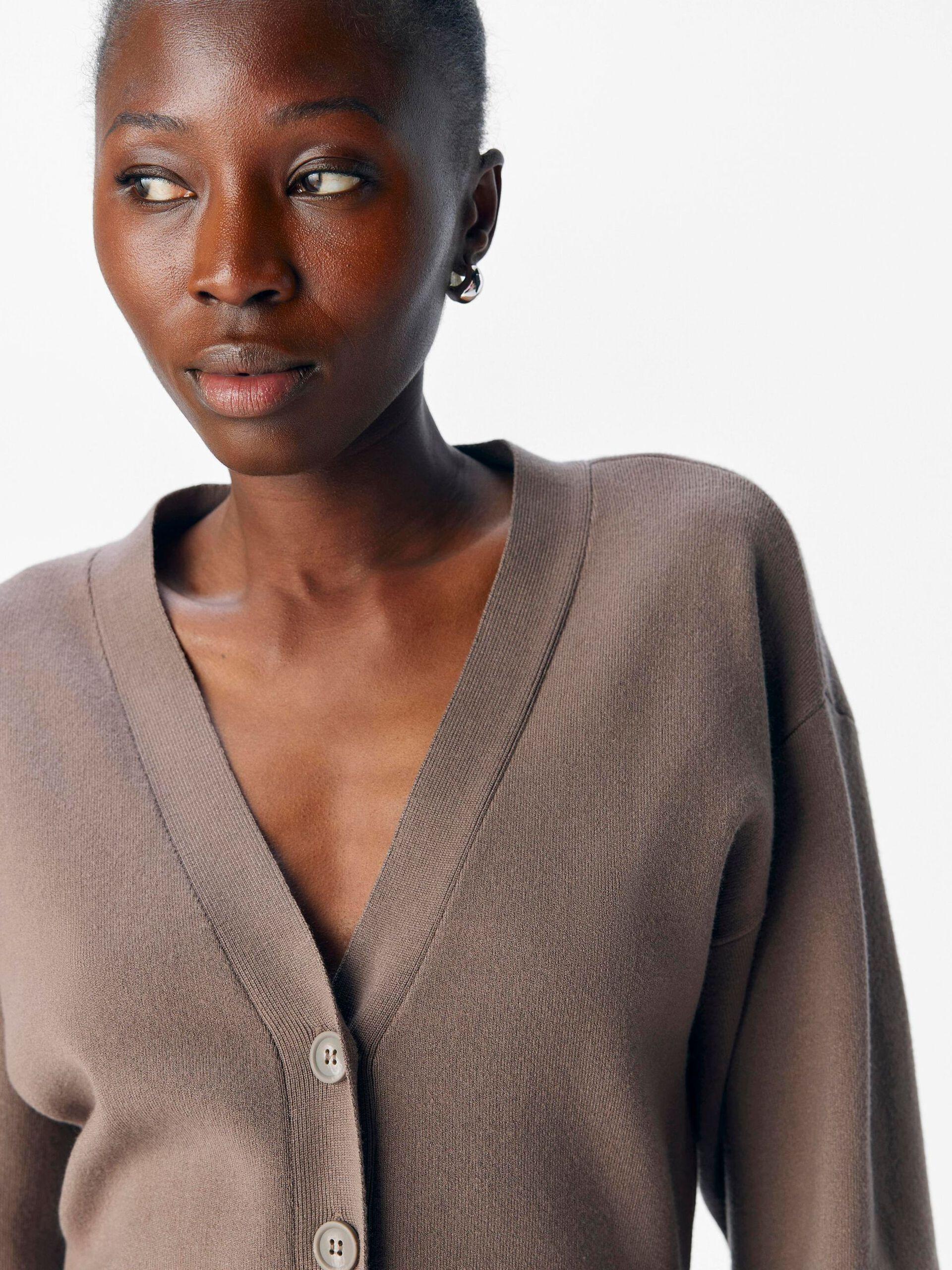 23046908_Morel_006 object reynard kofta stickad viskos v-neck 23046908