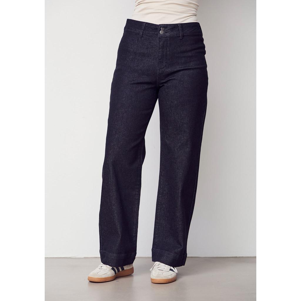 57492-Como-Jeans-917-Black-Wash-Outfit-Front isay como jeans black högmidja denim 57492