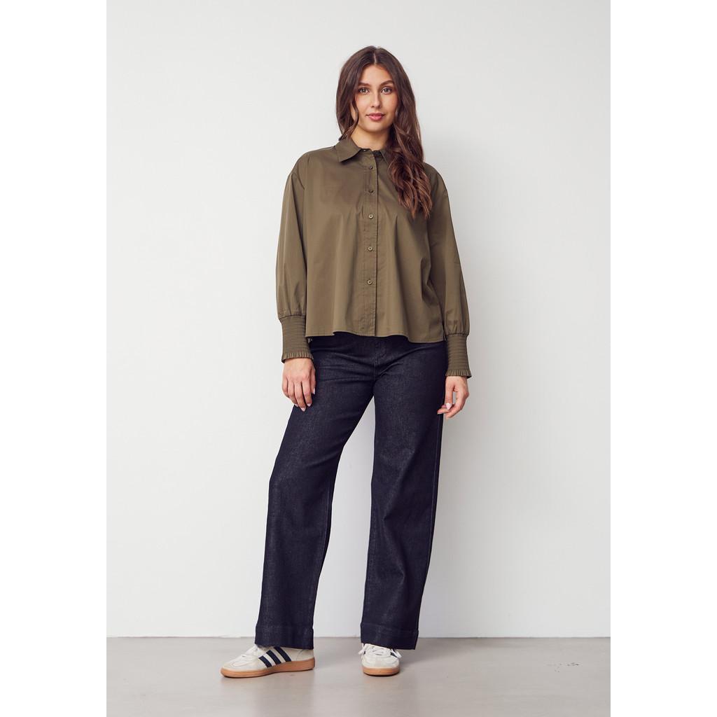 57726-Sigga-Wide-Shirt-885-Khaki-57492-Como-Jeans-917-Black-Wash-Outfit isay como jeans black högmidja denim 57492