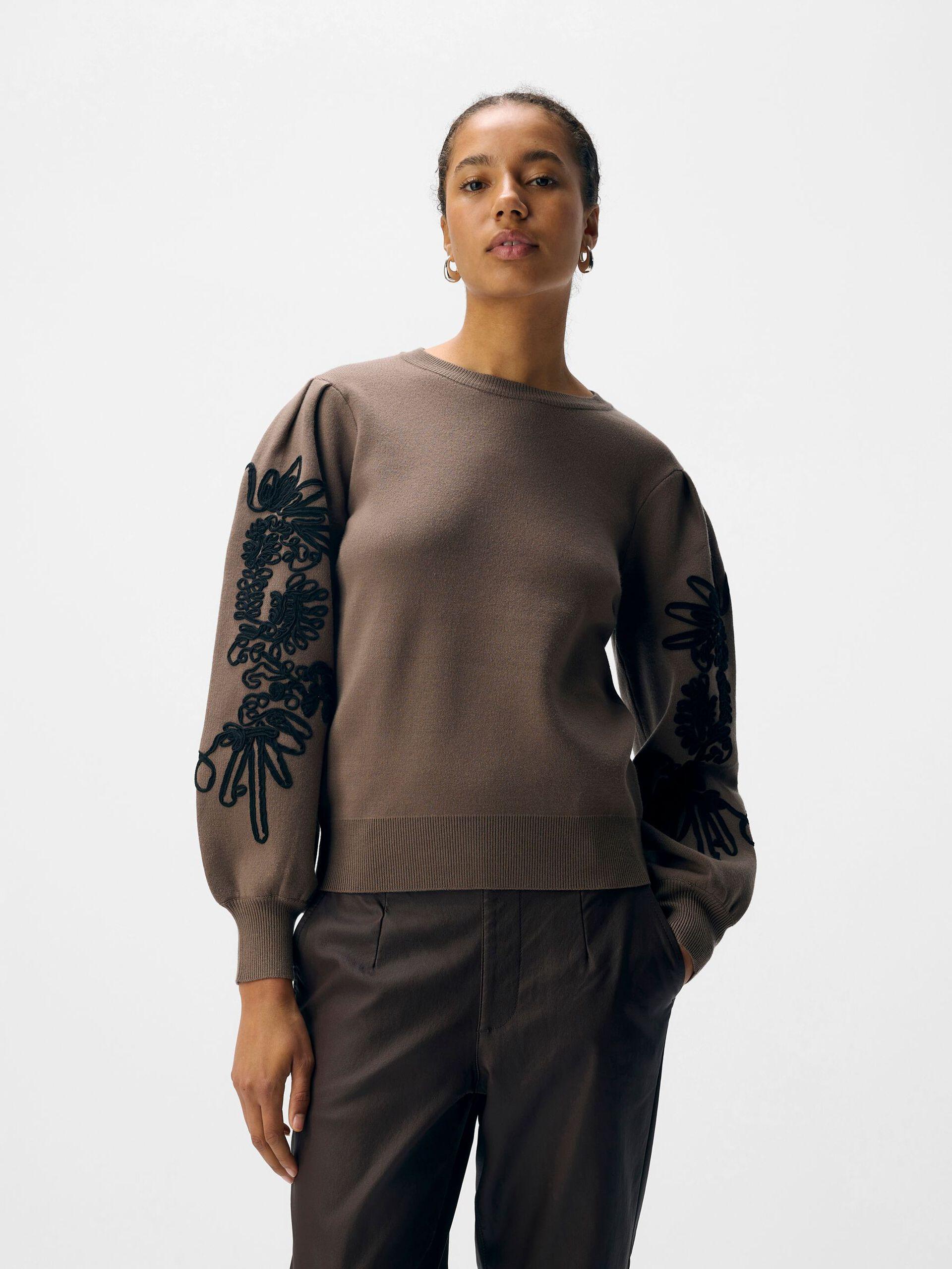 object joana tröja broderi på ärm mjuk o-neck 23040087