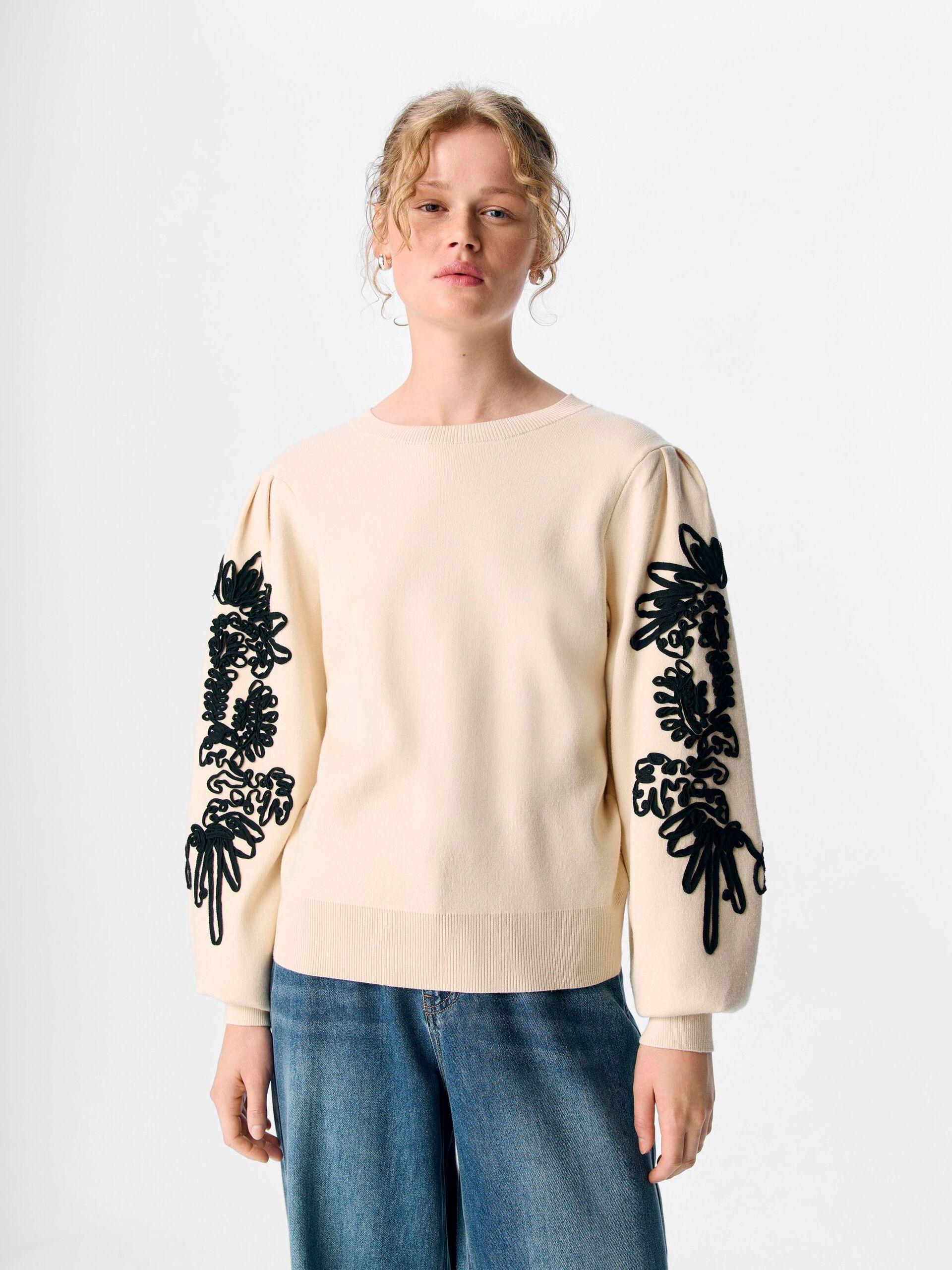 object joana tröja broderi på ärm mjuk o-neck 23040087