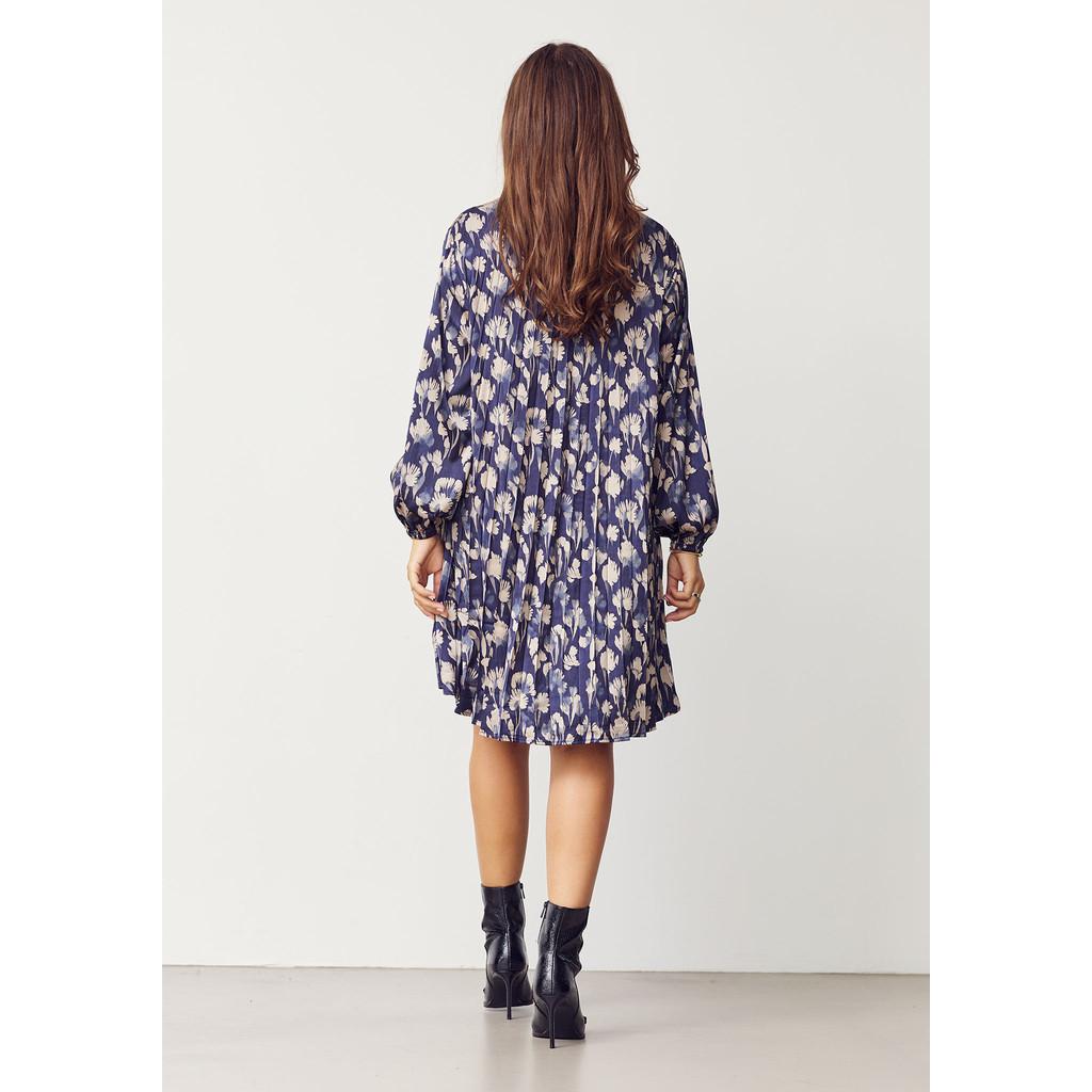 isay bitten pleat dress klänning satin blank plisserad 57271