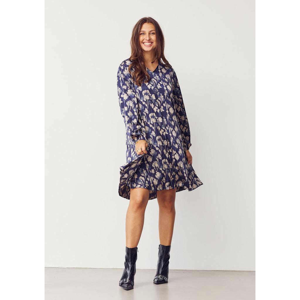 isay bitten pleat dress klänning satin blank plisserad 57271