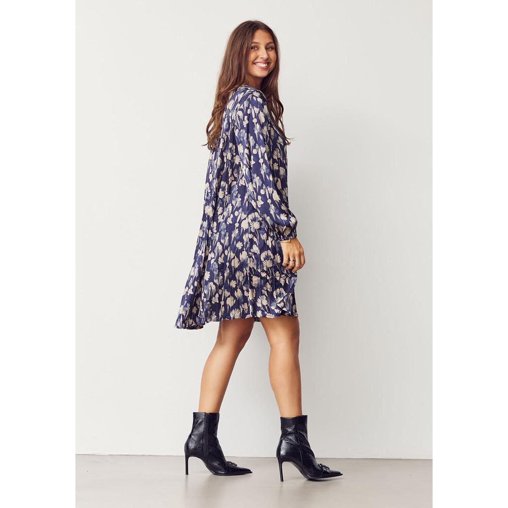 isay bitten pleat dress klänning satin blank plisserad 57271